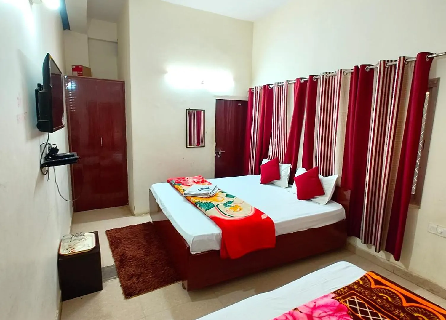 Pensjonat Varanasi Paradise Varanasi Near Beniya Park- Parking & Restaurant Available - Perfect Location And Comfortable Room Indie
