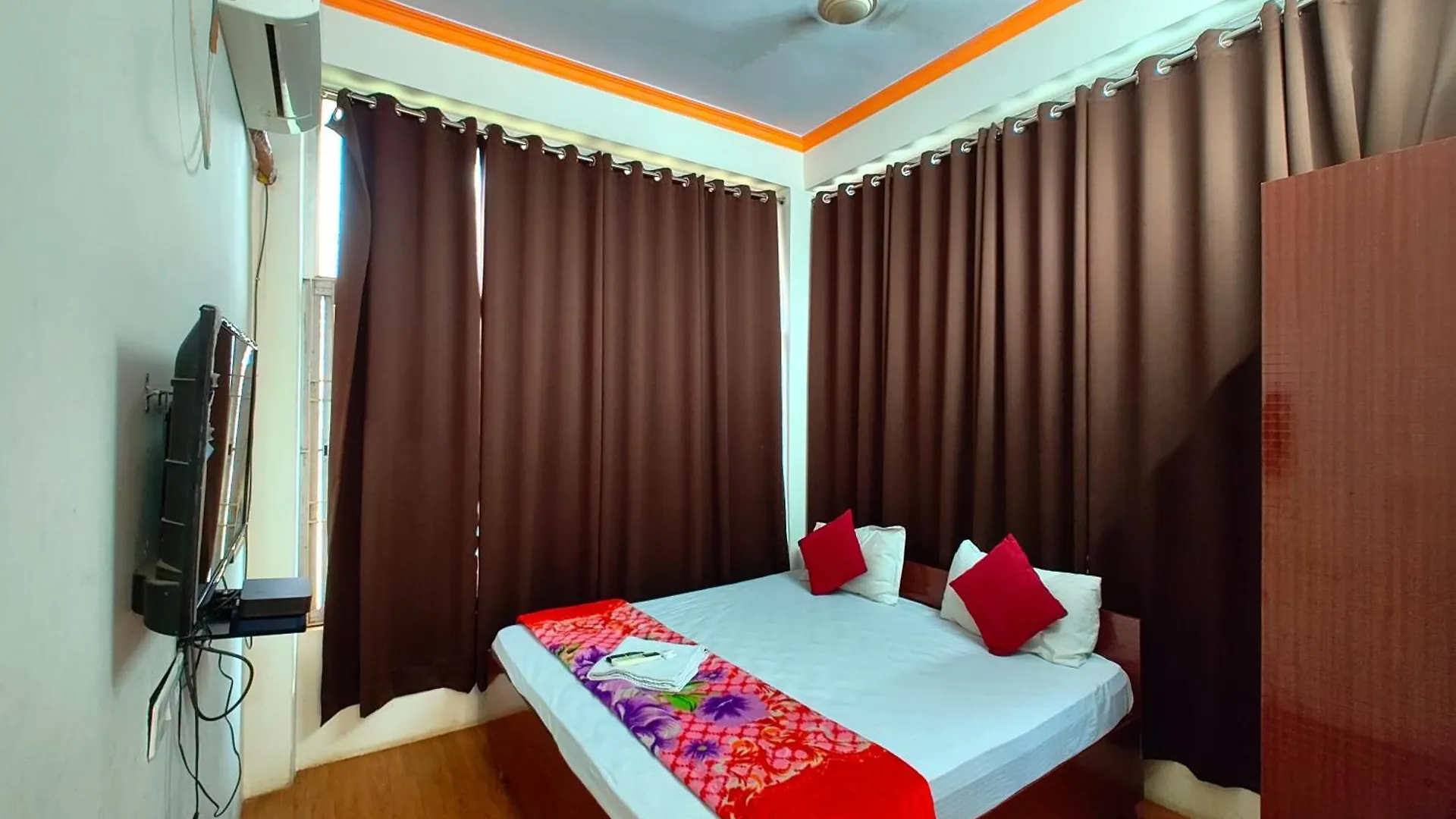 Varanasi Paradise Varanasi Near Beniya Park- Parking & Restaurant Available - Perfect Location And Comfortable Room Pensjonat