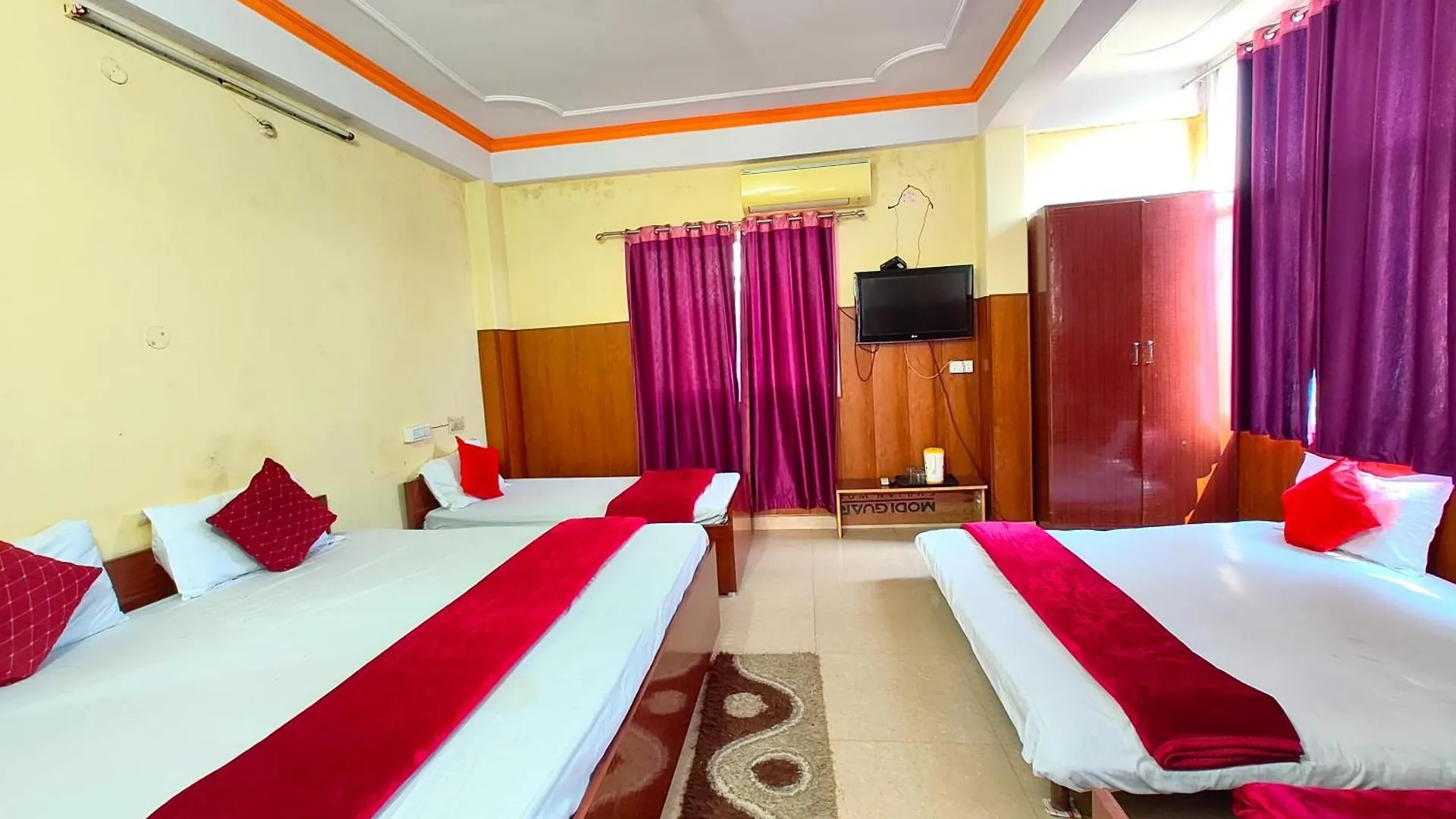 Pensjonat Varanasi Paradise Varanasi Near Beniya Park- Parking & Restaurant Available - Perfect Location And Comfortable Room Indie