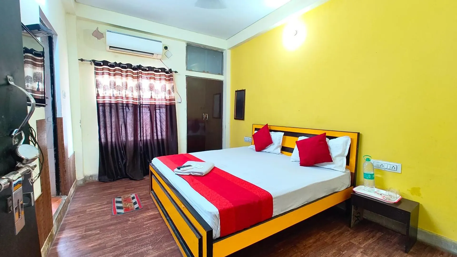 Pensjonat Varanasi Paradise Varanasi Near Beniya Park- Parking & Restaurant Available - Perfect Location And Comfortable Room