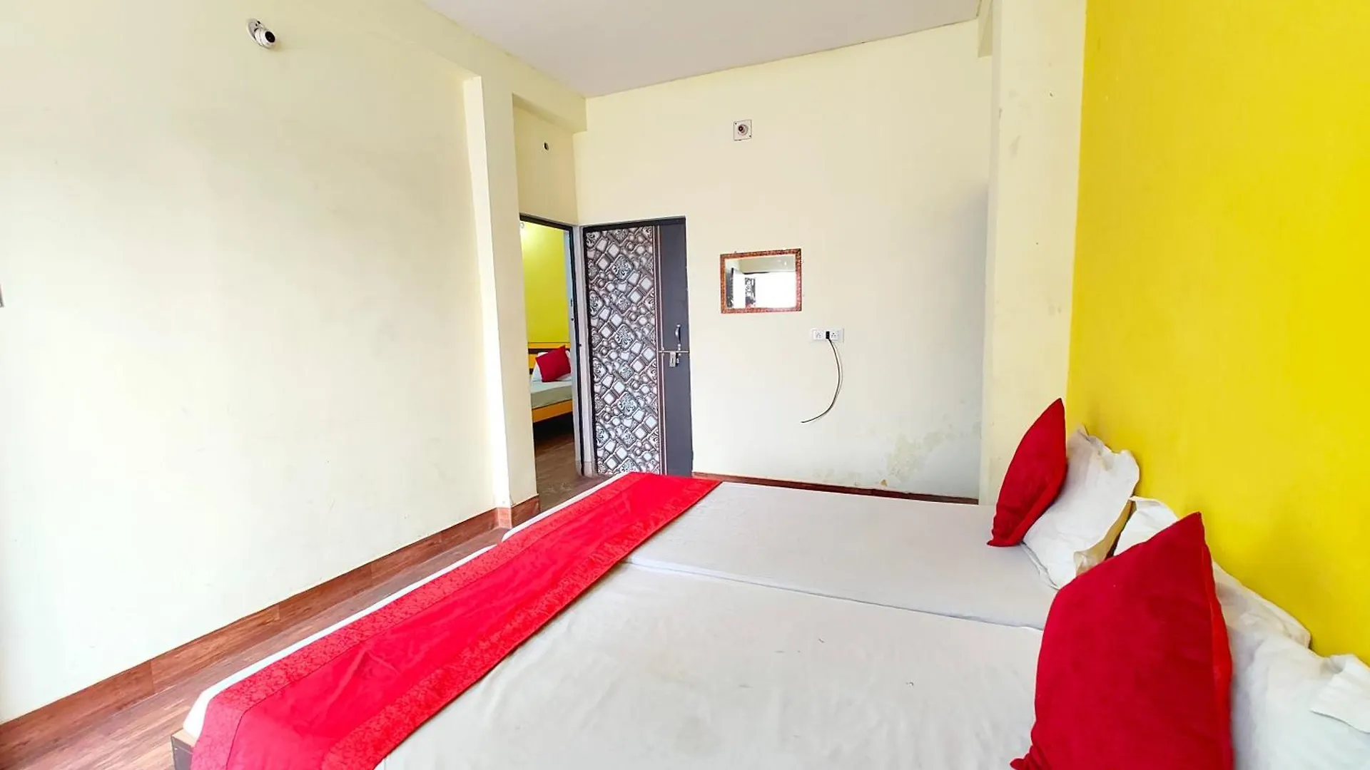 Pensjonat Varanasi Paradise Varanasi Near Beniya Park- Parking & Restaurant Available - Perfect Location And Comfortable Room