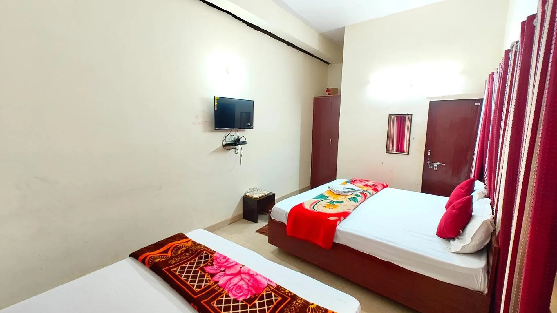 Varanasi Paradise Varanasi Near Beniya Park- Parking & Restaurant Available - Perfect Location And Comfortable Room Pensjonat